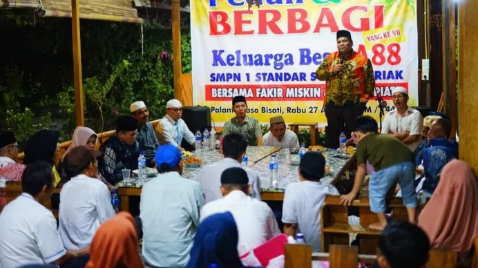 Pertemuan Alumni SMP Standar Sungai Sariak Angkatan 88, Serahkan Rp 29 Juta Bantuan