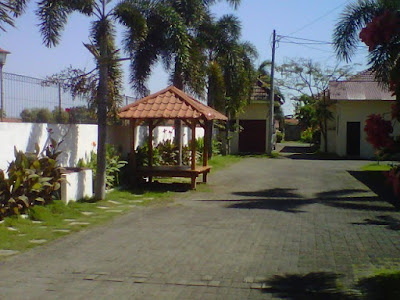 +Foto keindahan taman di tempat parkir hotel di Paiton Jawa Timur