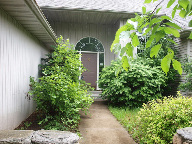 Before pic of our fixer upper entrance at Hello Lovely Studio