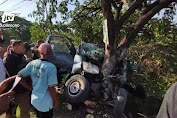 Pick Up Tabrak Pohon di Pantura Lamongan, Sopir Terjepit