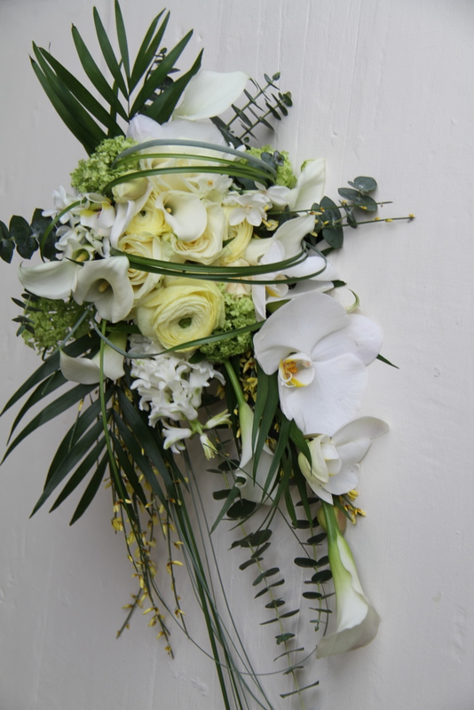 Lemon White Cascading Wedding Boquet A Fabulous cascading wedding bouquet 