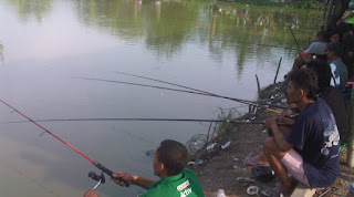  Memancing tidak cuma mempersiapkan pancing saja Inilah Tehnik Memancing Ikan Mas di Danau