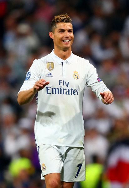 5 Model  Gaya  Rambut  Kesamping Ala Cristiano  Ronaldo 