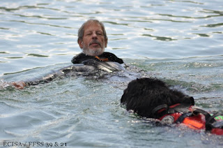 Nage en binôme Maître-chien Sauveteur Aquatique à la Base Nautique de Bellecin dans le Jura à Vouglans  JD Amet Photographe Doubs