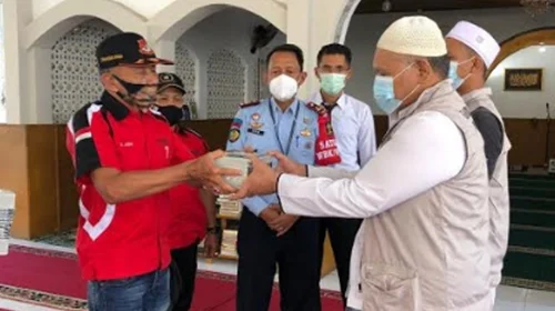 Peduli Program Santri di Lapas Kelas II A Padang, JMG Serahkan Buku Iqra'