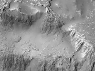 NASA Orbiter snaps stunning ‘Niagara Falls of Mars’ pic