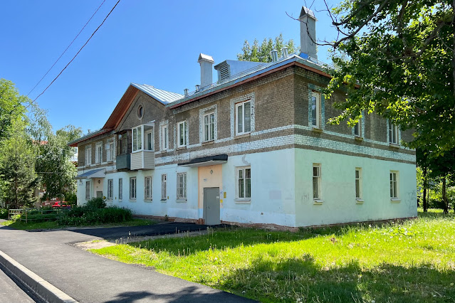 Дзержинский, улица Строителей, жилой дом 1955 года постройки
