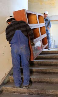 Display cabinet goes up the stairs