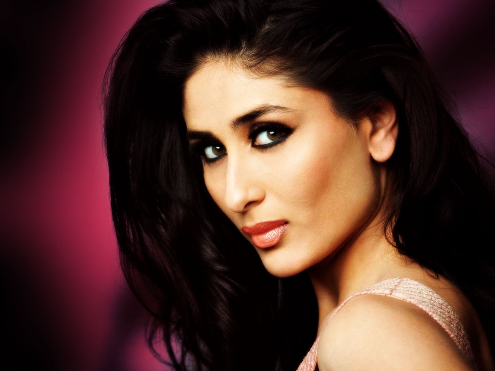 Beautiful Wallpapers Kareena Kapoor