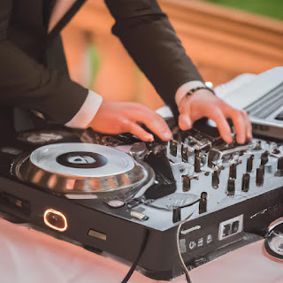 10 Things You Didn't Know A Dj Could Do At Your Wedding in Los Angeles