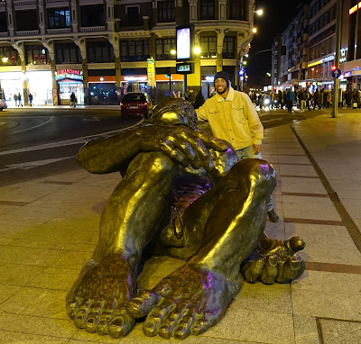 Statue in the main circle in León