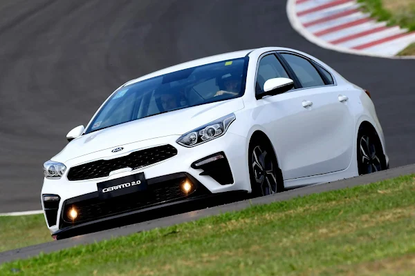 Kia Cerato 2022 - 77 unidades vendidas no Brasil