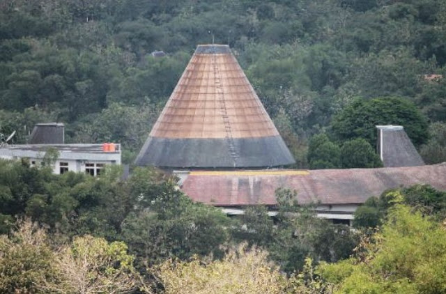  Dulu pada waktu Sekolah Menengah Pertama saya masih ingat betul pelajaran sejarah yang mengupas perihal manusi Museum Purbakala Sangiran, Tempat Belajar Manusia Purba