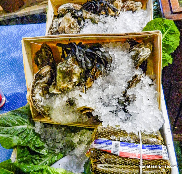 Bancas de frutos do mar em Taormina na Sicília