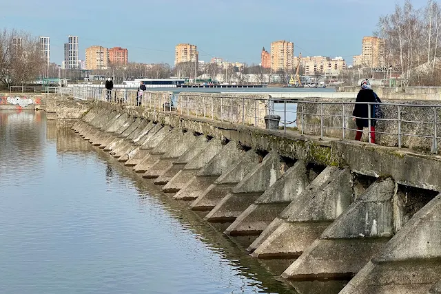 Сходненский деривационный канал, пешеходный мост-плотина, канал имени Москвы