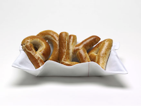 {Design} Polka bread basket