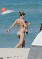 Doutzen Kroes Sexy Micro Bikini Pictures