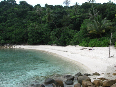 Dad in addition to fille gear upward to banking enterprise check the fish bestthailandbeaches: Perhentian Islands.