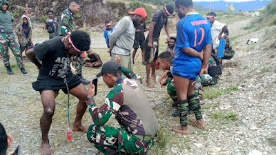 Masyarakat Puncak Jaya Gembira, Satgas Yonif RK 115/ML Adakan Perlombaan di Kampung-Kampung