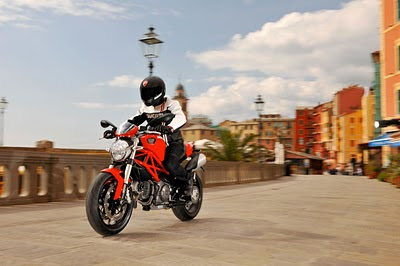 2011-Ducati-Monster-796-Red