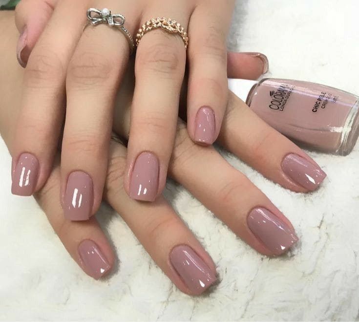Manicura elegante uñas cortas rosa palo