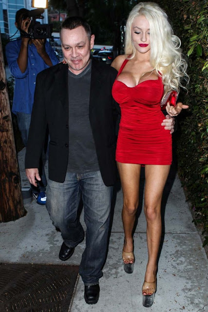 Courtney Stodden Show off Her Big Boobs in Hot Red Dress