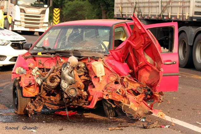 Batida frontal entre carros deixa mulher gravemente ferida na SP-284, em Rancharia