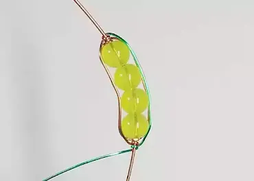 グリンピースペンダントの作り方 step3：豆鞘を作る：2周目