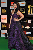 shruti haasan sizzling at iifa utsavam-thumbnail-15