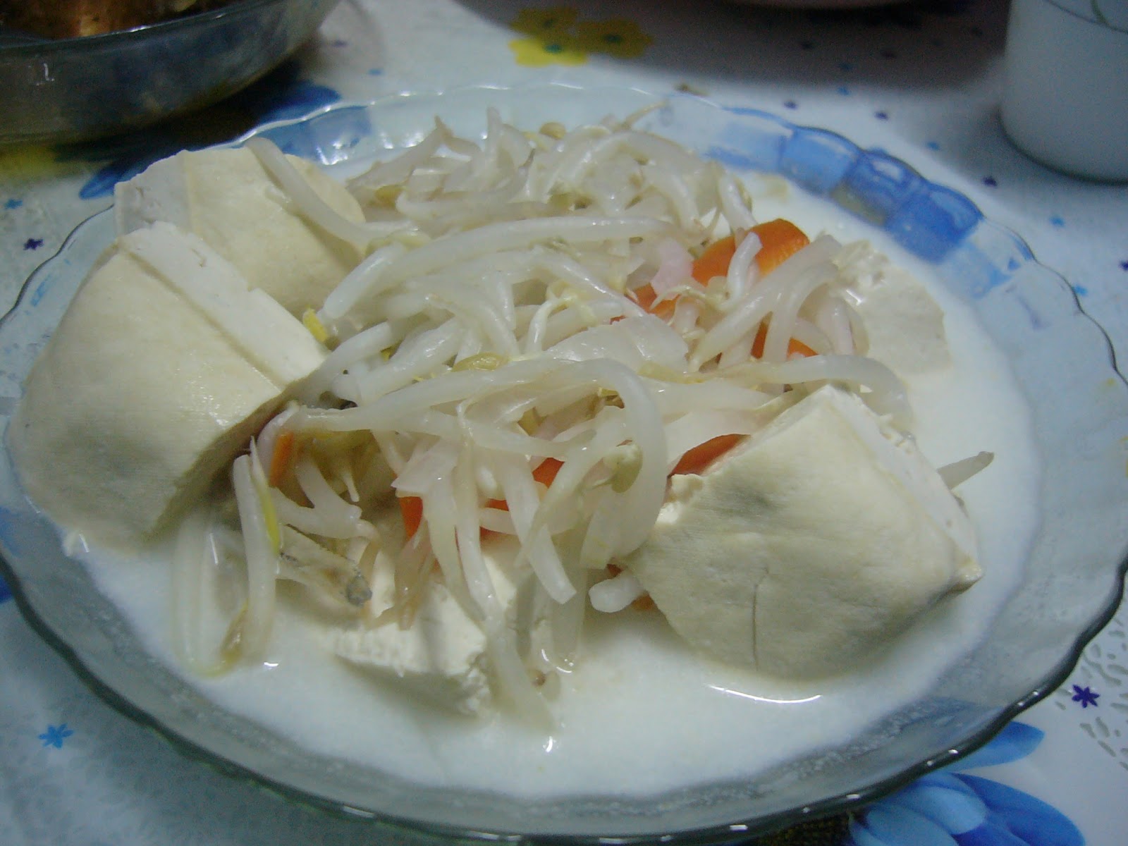 Dinner : Tauge Tauhu Masak Lemak dan Sambal Telur Rebus 