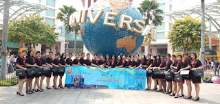 di depan universal studio