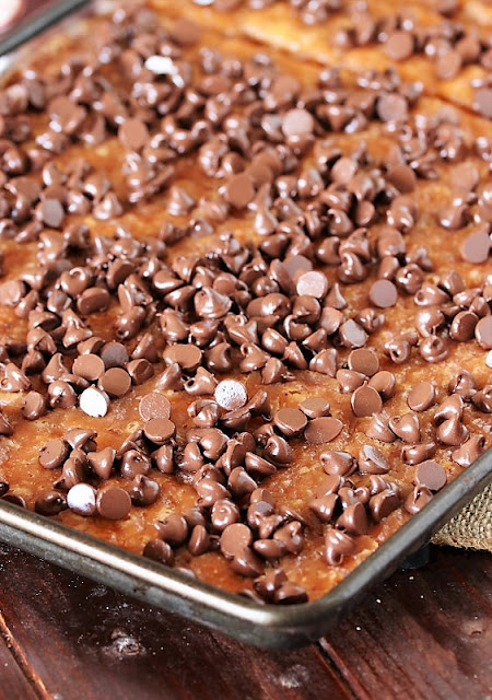 How to Make Peppermint Saltine Cracker Toffee Image