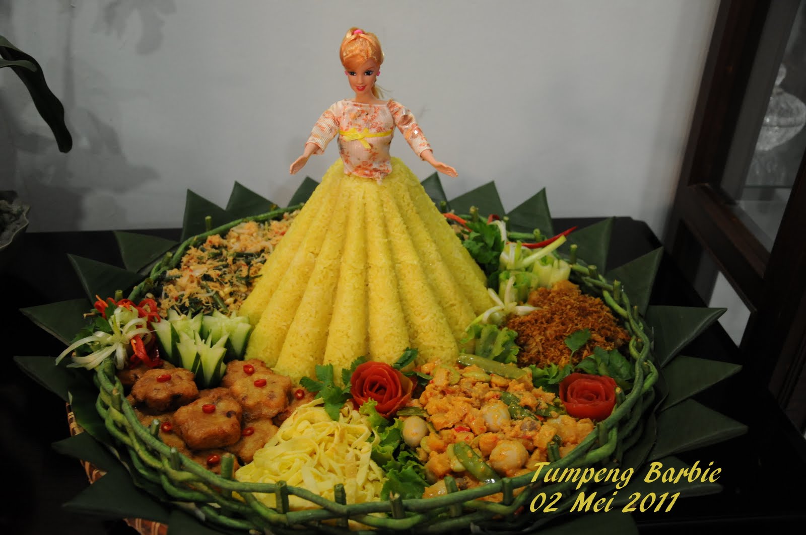 Kue Cantik Aisha Tumpeng Barbie  untuk Naila