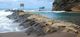 Wisata Pantai Watu Ulo & Legenda Pantai Watu Ulo Jember.