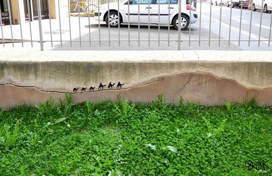 28 Pieces Of Street Art That Cleverly Interact With Their Surroundings - La Caravane Passe, France