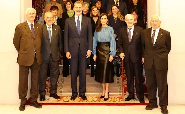 Queen Letizia wore a blue Cupro gathered shirt by Pol Studio, and multicolor earrings by Alexandra Plata. Boss Leshina leather skirt