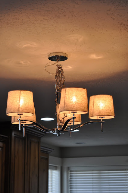 How to center a dining room light from www.jengallacher.com. #kitchenlighting #diningroomlighting