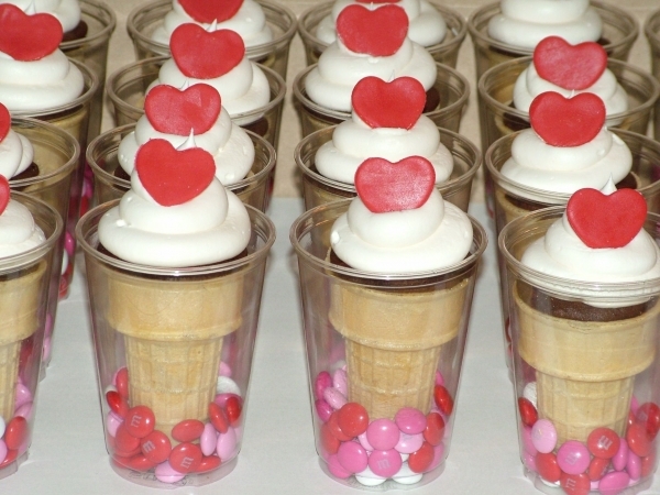 flower pot cupcakes ideas Valentine's Day Ice Cream Cone Cupcakes | 600 x 450