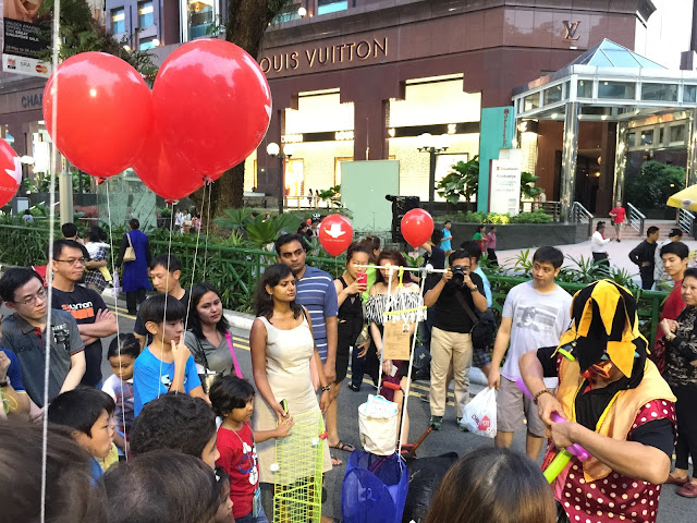 Pedestrian Night on Orchard Road - Balloon Sculptures