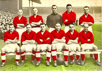 BARNSLEY FOOTBALL CLUB - Barnsley, Yorkshire del Sur, Inglaterra - Temporada 1949-50 - L. Clayton, D. Lindsay, P. Kelly, J. A. Whyte y A. Glover; G. Smith, J. S. Griffiths, A. M. Wright, G. Pallister, J. C. Baxter y J. C. Kelly - El BARNSLEY F. C. es un club de fútbol de la ciudad de Barnsley en South Yorkshire. Fue fundado en 1887 y juega en la Football League Championship