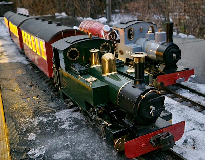 Running G-scale trains in the garden during winter. Running G-scale trains in the snow. G-scale Heeresfeldbahn