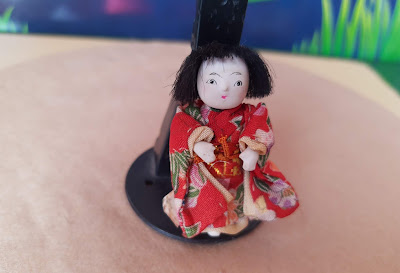 Mini boneca articulada nos braços e pernas de Japonesa de kimono , souvenir / lembrança do Japão 5cm de altura R$ 15,00