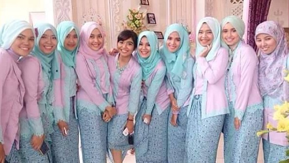  Foto  Baju  Muslim Kebaya Modern Kombinasi Brokat untuk  