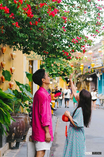 Japanese couple travel photography service in Hoi An ancient town (Vietnam)