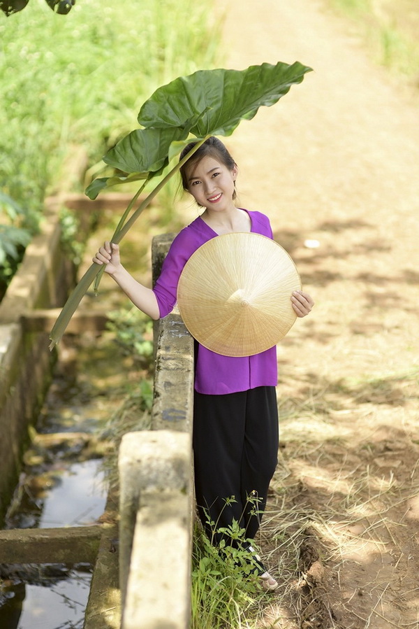 Thiếu nữ áo bà ba