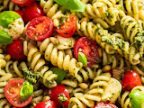 Easy Pesto Caprese Pasta Salad