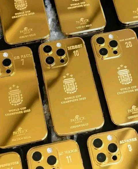 Messi Gifts Gold iPhone 14 to Argentine World Cup WinnersMessi Gifts Gold iPhone 14 to Argentine World Cup Winners
