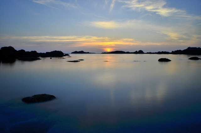 Playa lagos bueu. puesta de sol