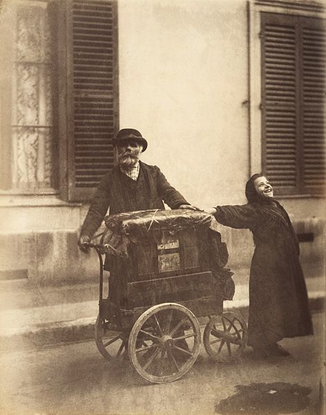 Eugène Atget, "Organillero"