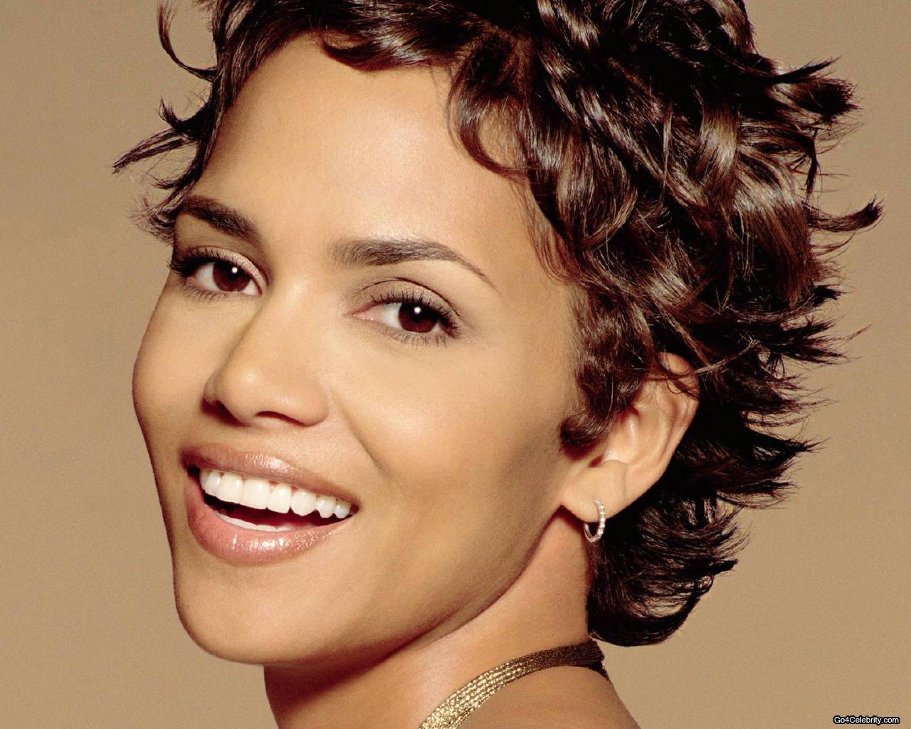 halle berry short hairstyles